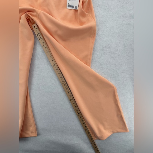 NWT Lululemon Softstreme‎ High-Rise Pant *Regular
Peach Bellini Size 14 - Picture 14 of 15